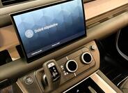Land Rover Defender 11