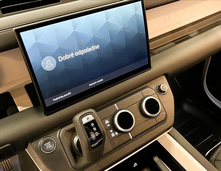 Land Rover Defender 11