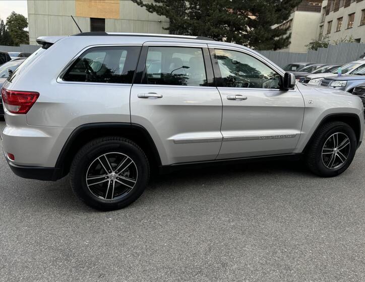 Jeep Grand Cherokee 12