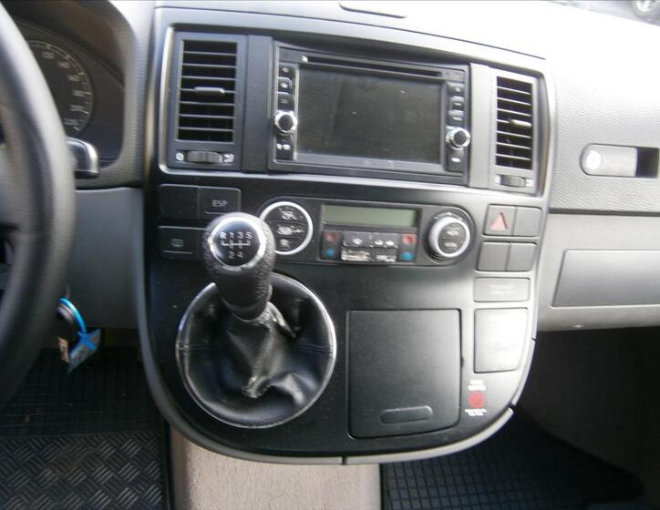 Volkswagen Multivan 14