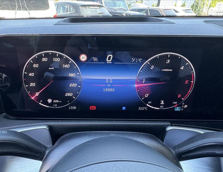 Mercedes-Benz GLB 8