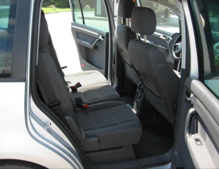 Volkswagen Touran 9