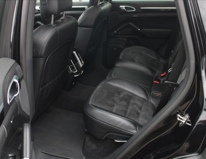 Porsche Cayenne 16