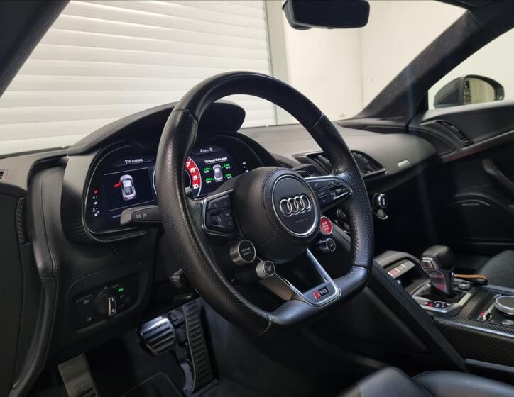 Audi R8 10