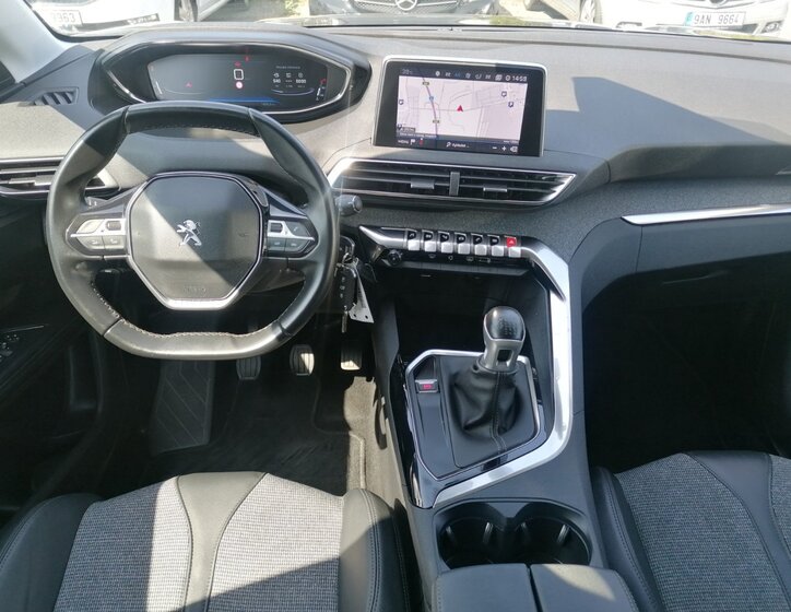 Peugeot 5008 9