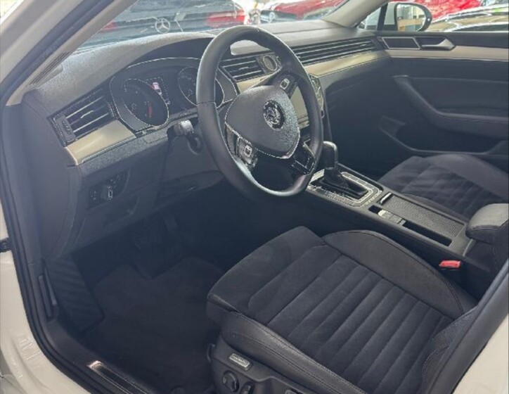 Volkswagen Passat 9
