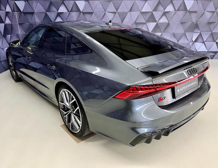 Audi S7 4