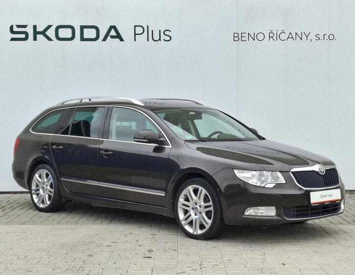 Škoda Superb 9
