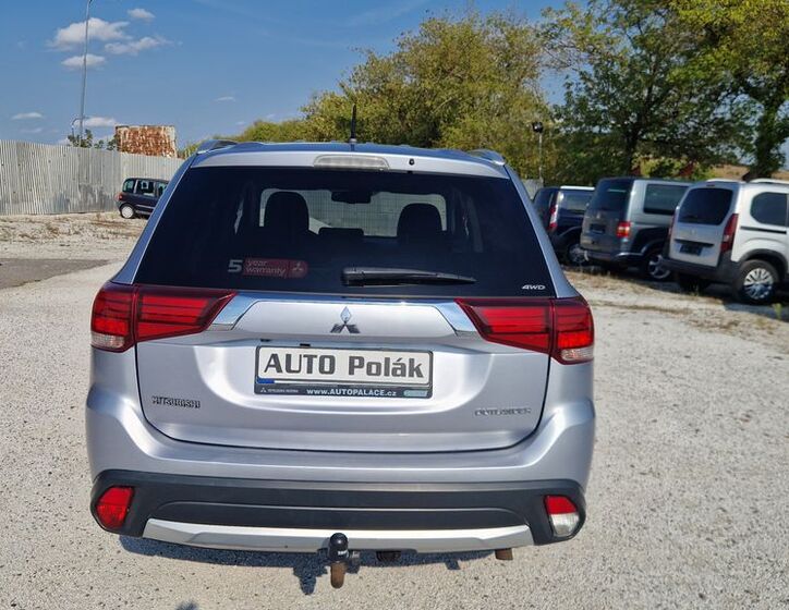 Mitsubishi Outlander 4