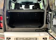 Land Rover Defender 6
