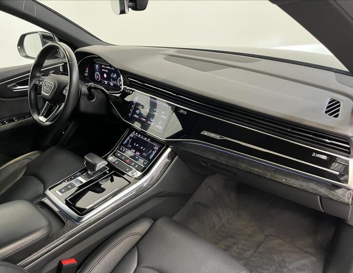 Audi Q8 25