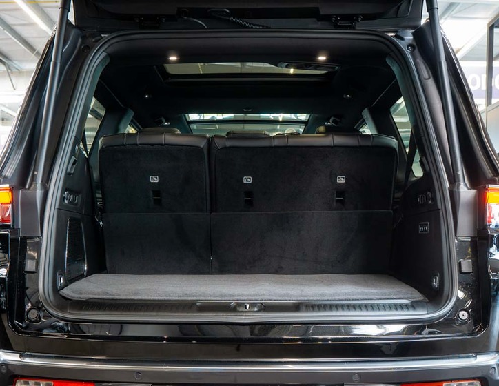Jeep Wagoneer 6