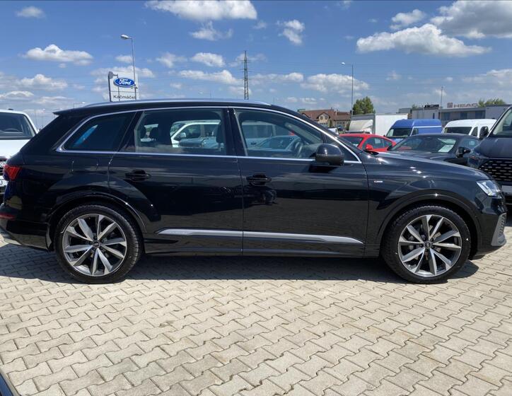 Audi Q7 6