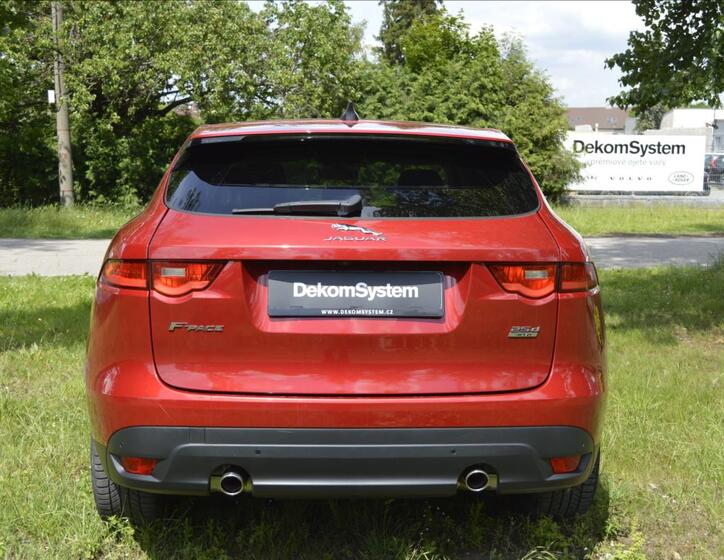 Jaguar F-Pace 6
