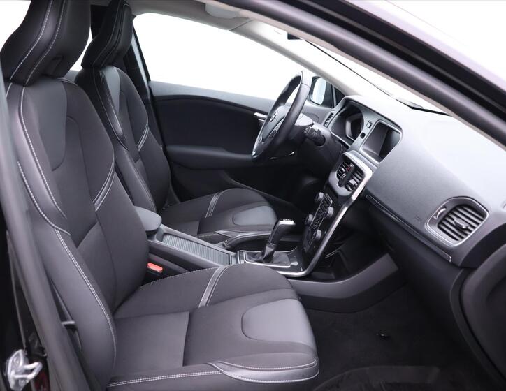 Volvo V40 14