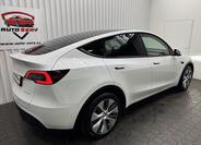 Tesla Model Y 8