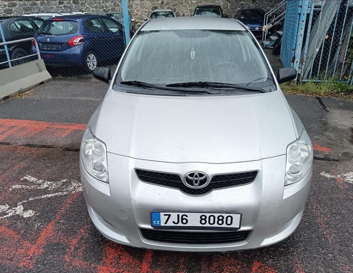Toyota Auris 1