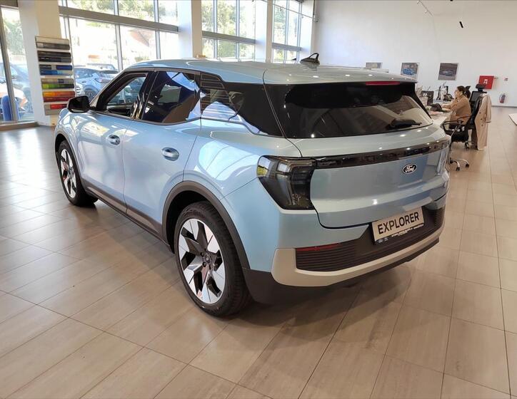 Ford Explorer 8