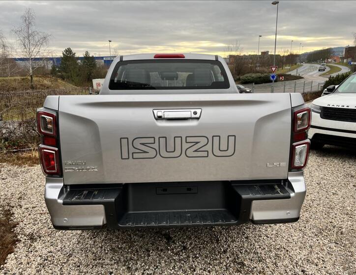 Isuzu D-Max 6