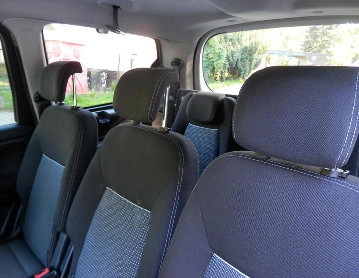 Ford Galaxy 18