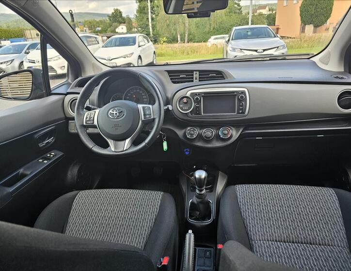 Toyota Yaris 5