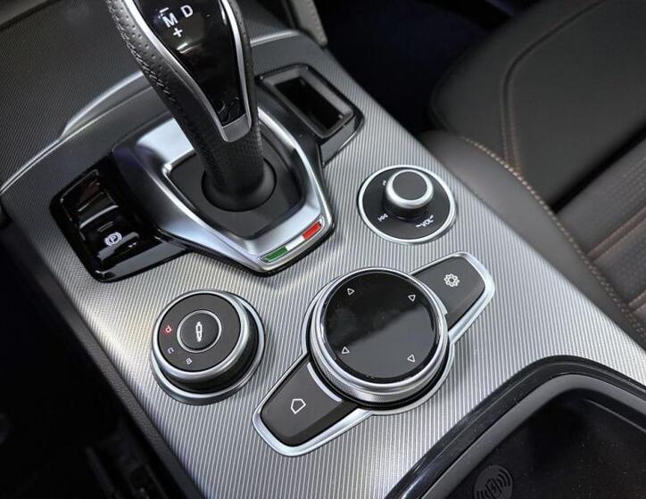 Alfa Romeo Stelvio 18
