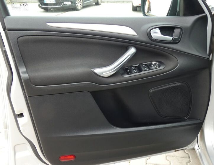 Ford Galaxy 23