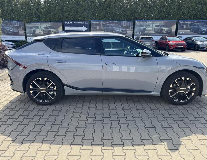 KIA EV6 8