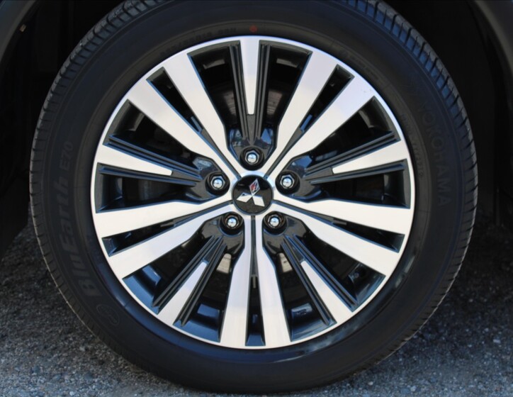 Mitsubishi Outlander 30