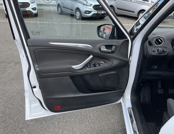 Ford S-MAX 41