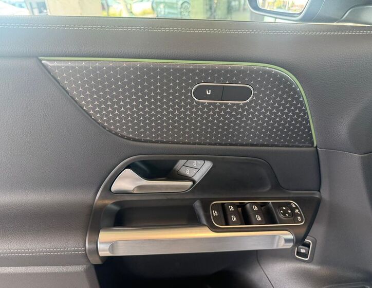 Mercedes-Benz EQB 10