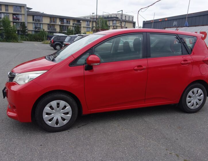 Subaru Trezia 2