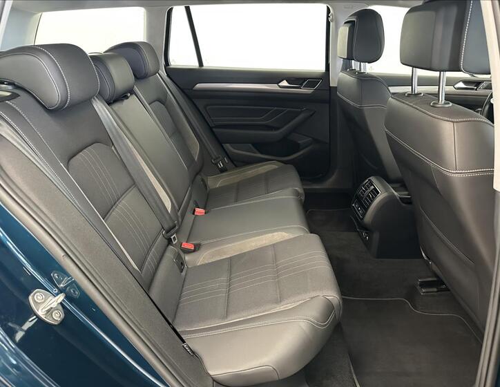 Volkswagen Passat 25