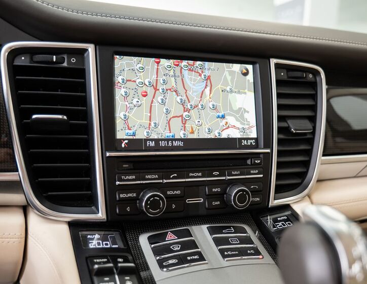 Porsche Panamera 12