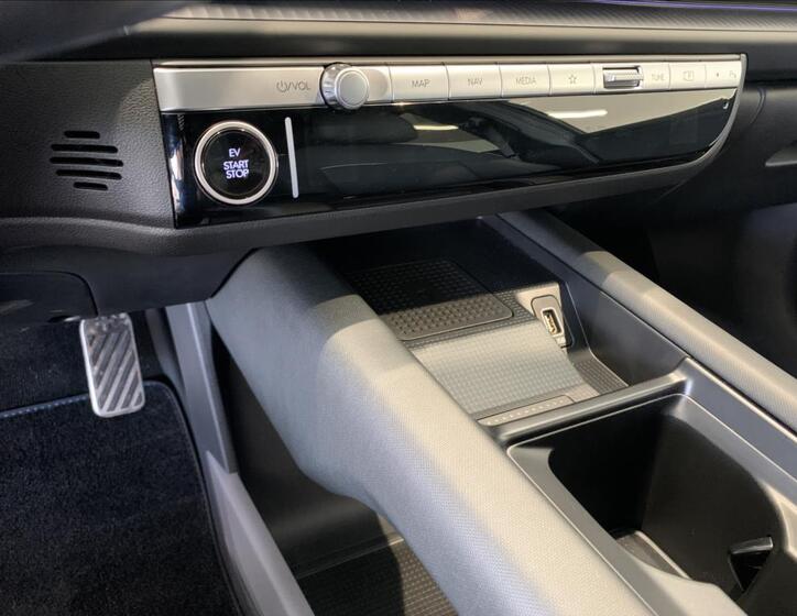 Hyundai Ioniq 6 32