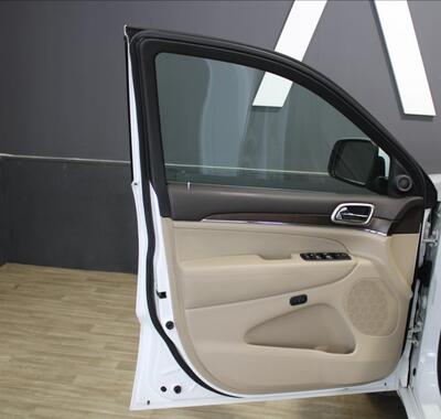 Jeep Grand Cherokee 12