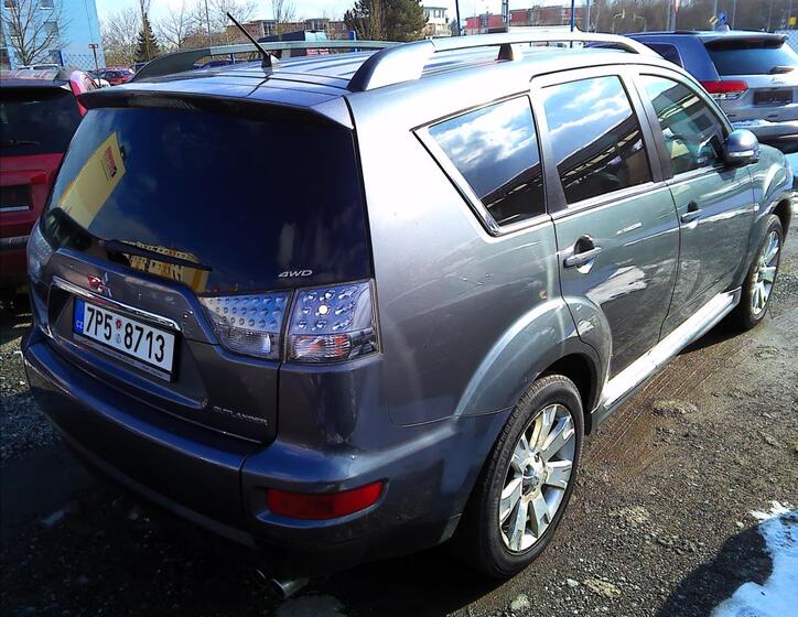 Mitsubishi Outlander 6