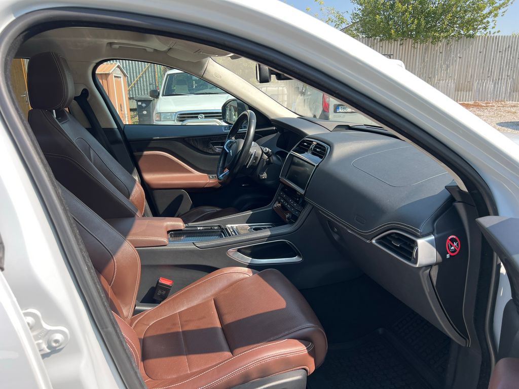 Jaguar F-Pace