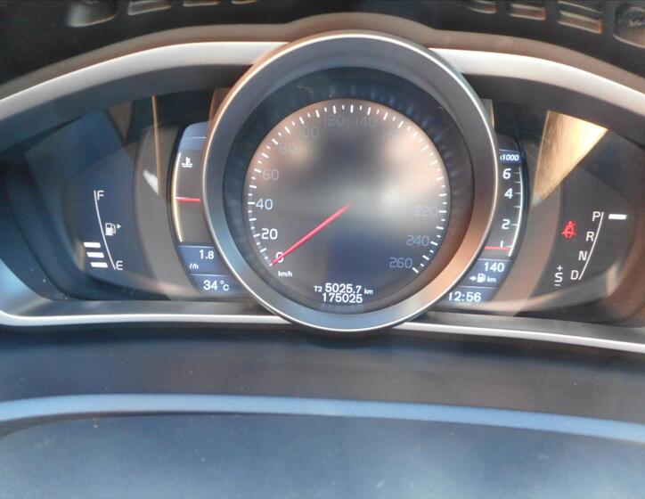 Volvo V40 13