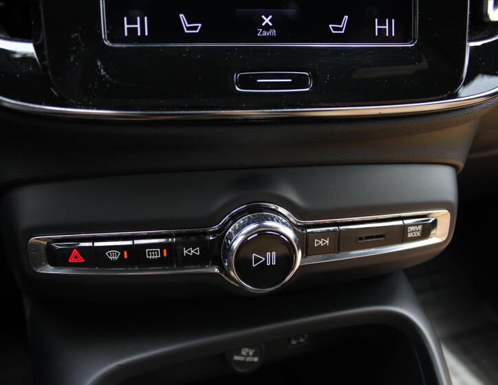Volvo XC40 25