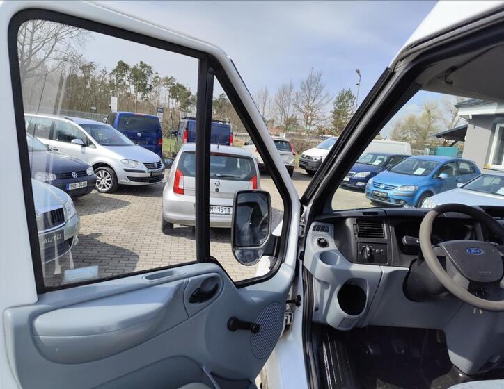 Ford Transit 9
