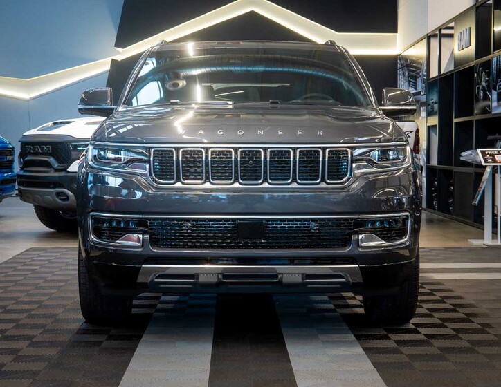 Jeep Wagoneer 11