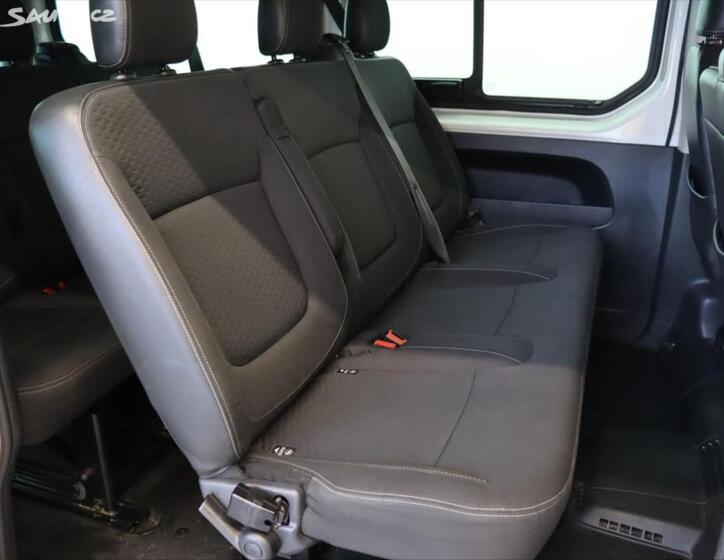 Opel Vivaro 6