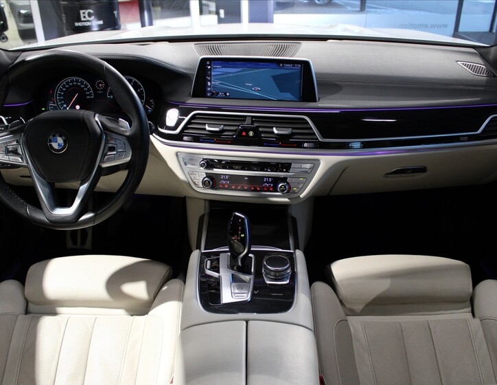 BMW Řada 7 8