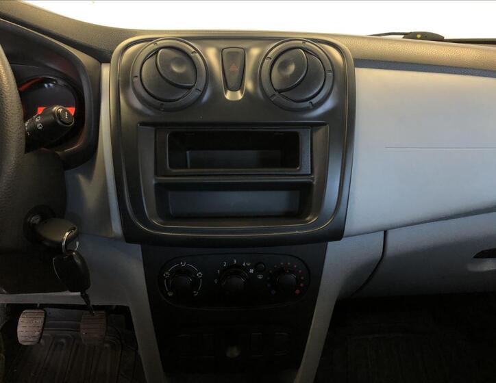 Dacia Sandero 16