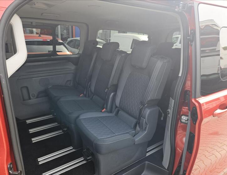 Ford Tourneo Custom 11