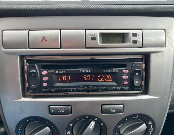 Mazda 2 26