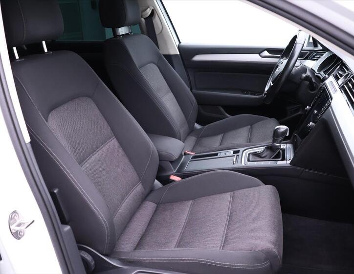 Volkswagen Passat 12