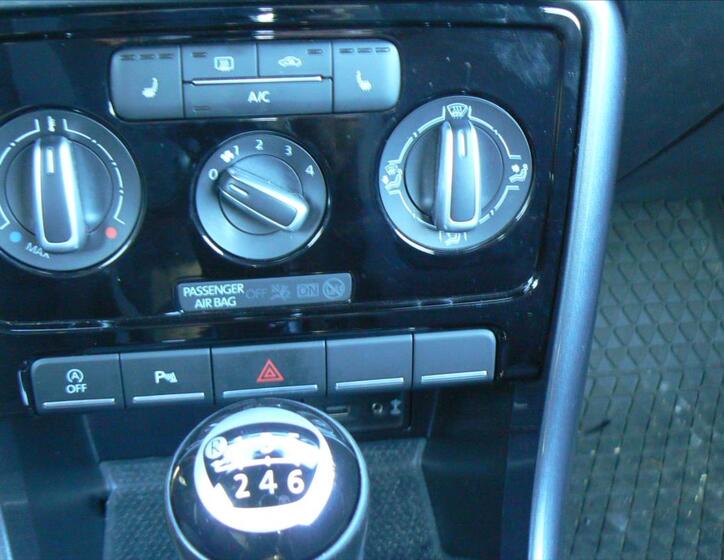 Volkswagen New Beetle 14