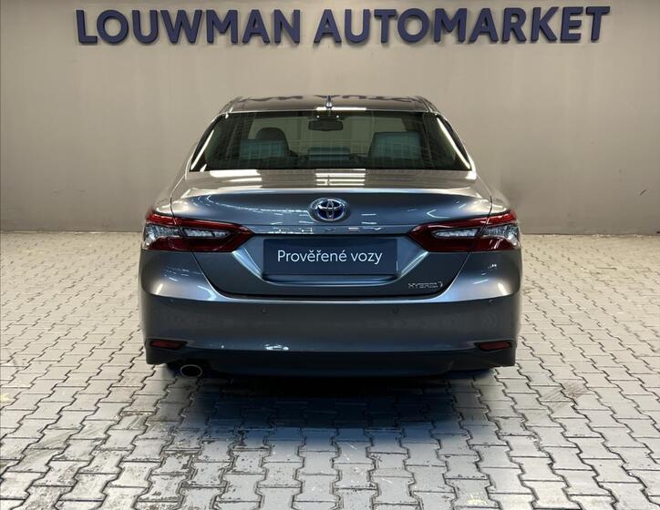 Toyota Camry 18